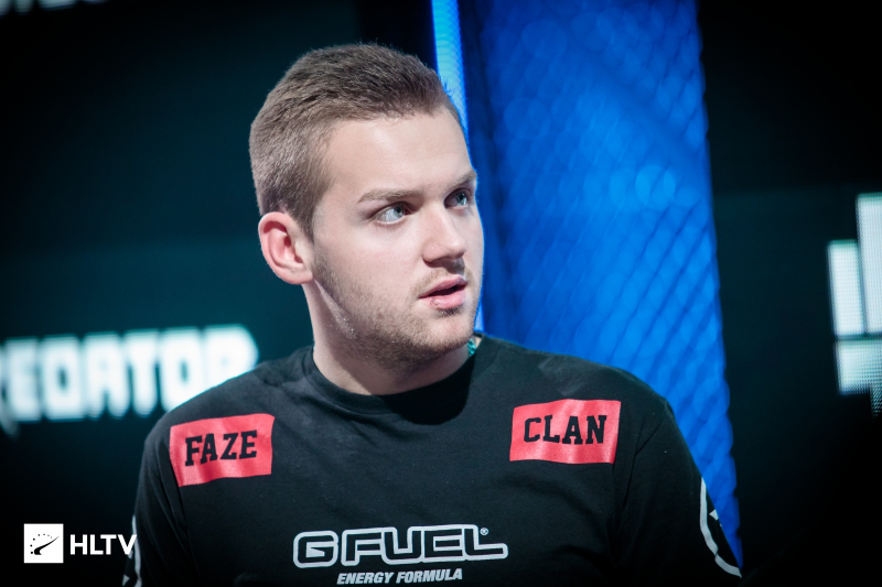 LPL要开启抢人大战，两家豪门都盯上了他？